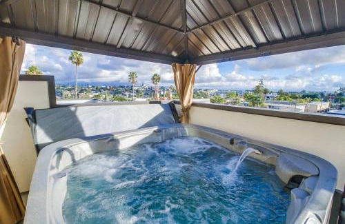 University Heights Apartment | Park Blvd Paradise 303 king bed With a private Spa