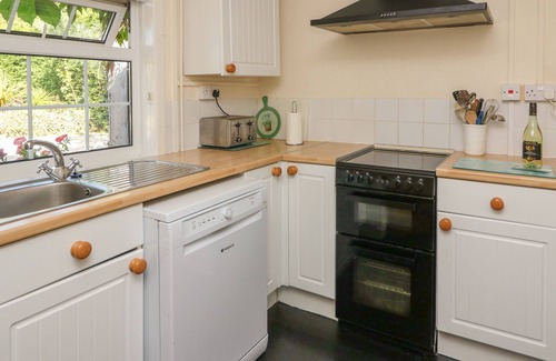 Crossgates Cottage | PARK HOUSE, pet friendly, character holiday cottage in Crossgates