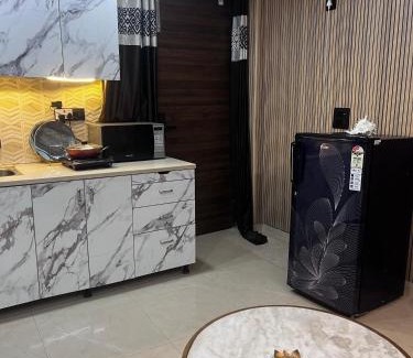 Phase I Apartment | Park Stay- Compact 1bhk Studio for Long Stays