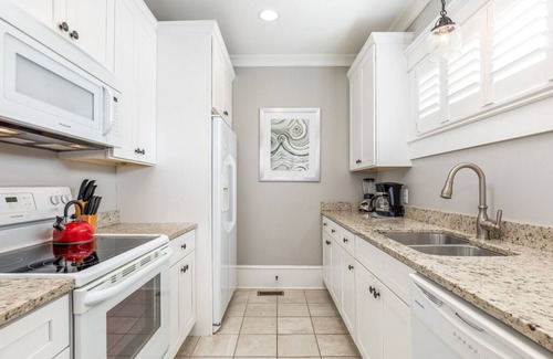Historic Downtown Savannah House | Park View | Historic Home, Across From Forsyth Park