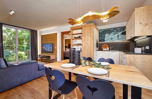 Garmisch-Partenkirchen Apartment | Parkchalet - exquisite holiday flat in the countryside for a holiday for two