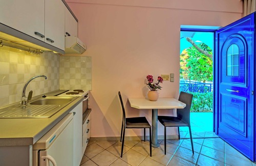 Agios Dimitrios Apartment | ✰Parking✰Balcony✰BBQ✰20min→Airport✰King✰42Mbps-5