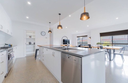 Maiden Gully House | Parkland Garden Retreat