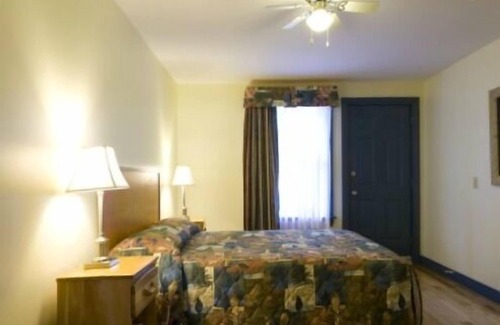 Alma Hotel | Parkland Village Inn