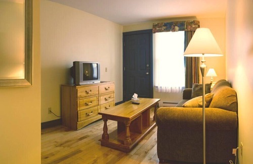 Alma Hotel | Parkland Village Inn