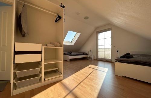 Erlensee Apartment | Parkplätze, Einzelbetten, 2 Balkone, fast Wi-Fi 100 Mbit, Homeoffice, Aufzug, lichtdurchflutet, Panoramablick