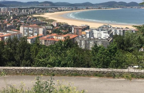 Colindres Apartment | paseo de la Quinta