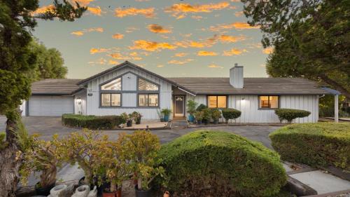 Paso Robles House | Paso Vista Bella by AvantStay Luxe Group Escape w Wine Country Views