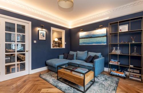 Canbury House | Pass the Keys Gorgeous 4 bedroom with parking Kingston London