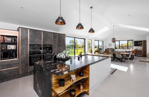 Plumpton Green House | Pass The Keys Luxury Retreat with Countryside Views