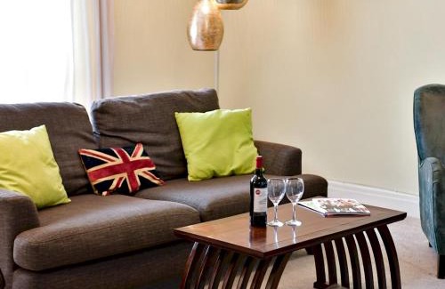 Barry House | Pass the Keys Spacious 4 Bedroom home with Parking Garden