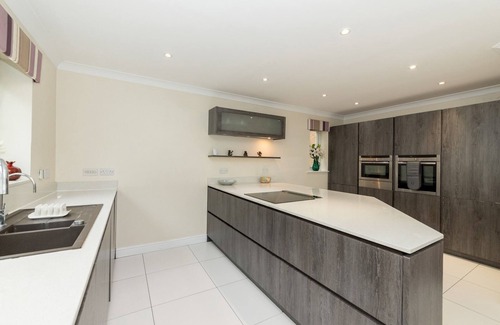 Caversham House | Pass the Keys | Spacious & Peaceful Family Home in Emmer Green