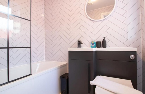 Blyth House | Pass the Keys Stylish Terrace with Free Parking