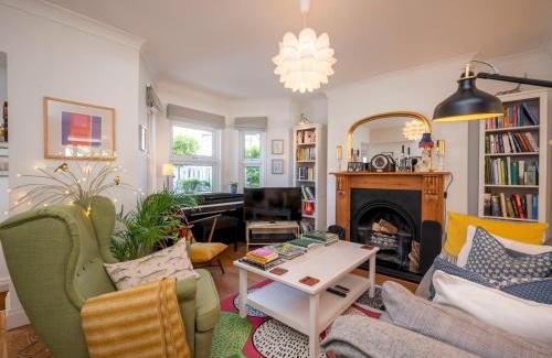 Lee House | Pass the Keys Stylishly designed London Townhouse - Garden Oasis