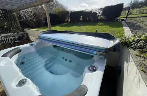 Hayfield House | Pass the Keys The Cabin Dog Friendly Haven with Hot Tub Sleeps 4