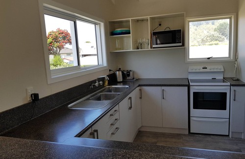 Whangamata House | Patuwai ('By the Water')