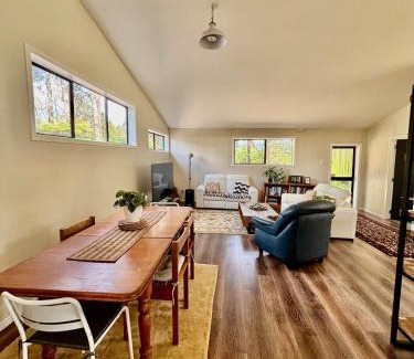 Hikuai House | Pauanui Orchard Farmstay - Pet Friendly!
