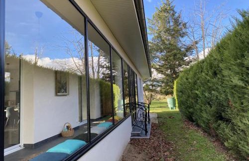 Brout-Vernet House | Pavillon rénové avec jardin arboré, proche centre-ville, véranda, parking, wifi, idéal familles - FR-1-489-417