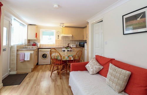 Irstead House | PAWS-A-WHILE, pet friendly, with a garden in Hoveton & Wroxham