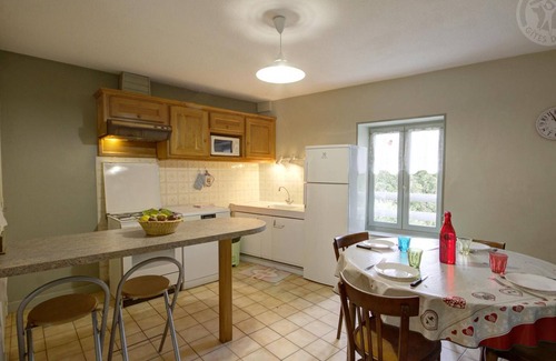 Saint-Didier-sur-Rochefort Cottage | Peaceful cottage for 4 people, fireplace & pets allowed