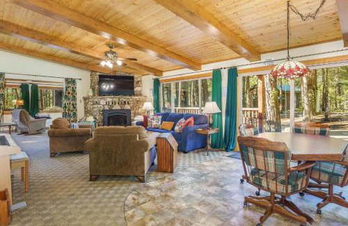 North Wawona House | Peace of Mine - Cabin inside Yosemite! - Dog Friendly!