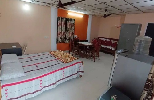 Hyderabad Apartment | Peaceful 1RK Room 9000084372