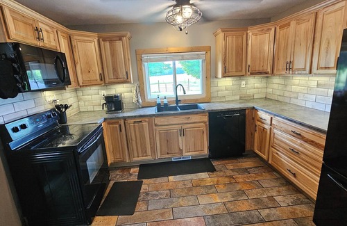 Marne House | Peaceful 3-bedroom dog-friendly house on 2.5 acres between GR and Allendale