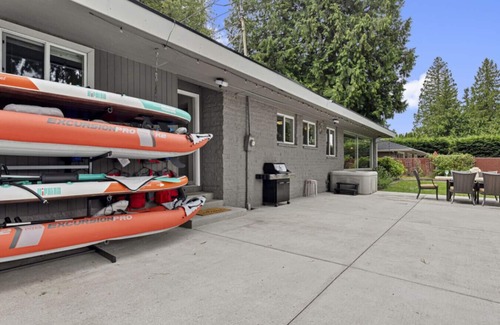 Martha Lake House | Peaceful 4b2.5b Lake Home | Kayaks, Dock & Patio