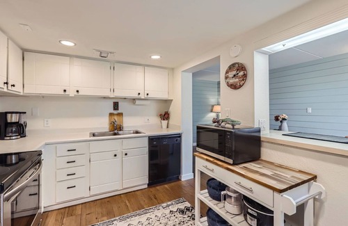 Hacienda Granada Condo | Peaceful and Serene 2-bedroom condo in GREAT location in North Phoenix