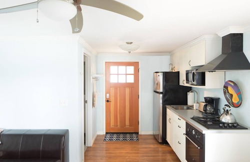 Olympia Apartment | Peaceful - Beach Side Studio Cottage with Beach Access
