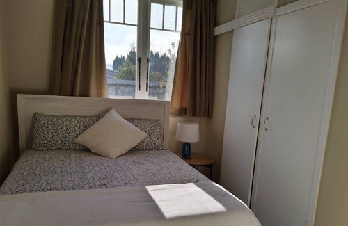 Taumarunui House | Peaceful cottage and garden, not far from National Park.