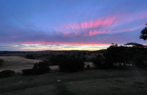 Melbourne House | Peaceful FarmHouse stay next to Bacchus Marsh Town