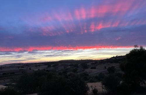Melbourne House | Peaceful FarmHouse stay next to Bacchus Marsh Town
