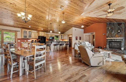 Spearfish House | Peaceful Forest Park Lodge