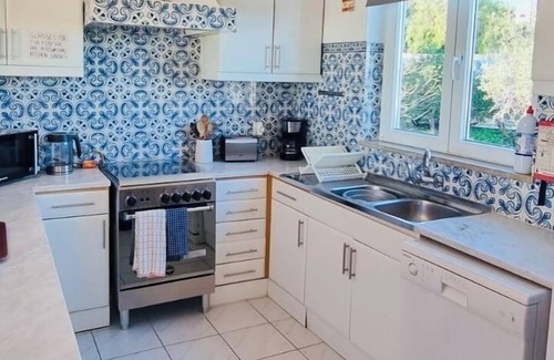 Falfeira Villa | Peaceful hillside villa great ocean/mountain views,heated pool & Town 5 mins 6+2