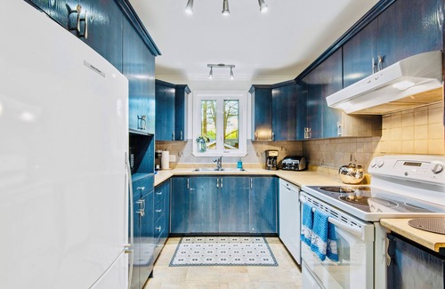 Saint-Raymond Ski Chalet | Peaceful Hot tub, outstanding terrace, lake & Outdoor Adventures with family