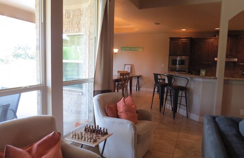 Lytle House | Peaceful Lakeside Gem near San Antonio