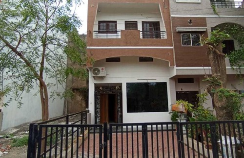 Ujjain House | Peaceful location, clean room, near to Mahakal Jyotirling - Chandra