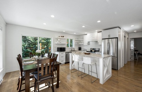 Courtenay House | Peaceful Parkside Cottage