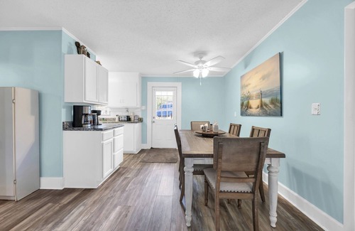 Windy Hill House | Peaceful Pet Friendly Beach Home-Golf Cart Friendly