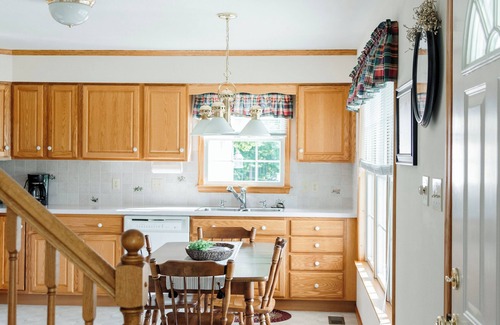 New Germantown House | Peaceful quiet setting with large yard, creek, 3 bedrooms, AC, WiFi,