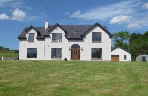 Fivemilebourne House | Peaceful, scenic family home