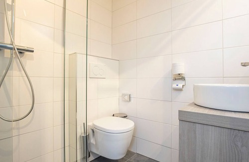 Eerbeek Hotel | Peaceful Stay with Woodland Views, Perfect for Couples & Nature Walks