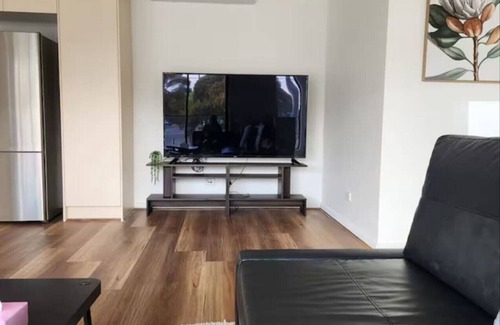 Corio Apartment | Peaceful urban 3brm retreat