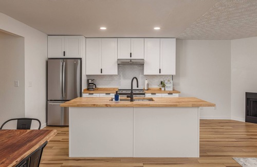 Northeast Anchorage House | Peaceful Valley 2