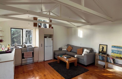Ahipara Cottage | Peacefully private. A welcome retreat away from the bustle of the beach.
