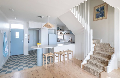 Semaphore Park Condo | Pearl Designer Beachfront Couples Retreat Semaphore Park