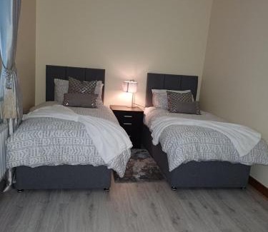 Londonderry House | Peartree Cottage