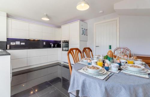 Felixstowe House | Pebble Beach - Felixstowe