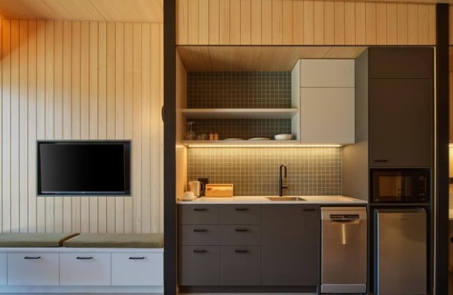 Strathgordon Hotel | Pedder Wilderness Lodge